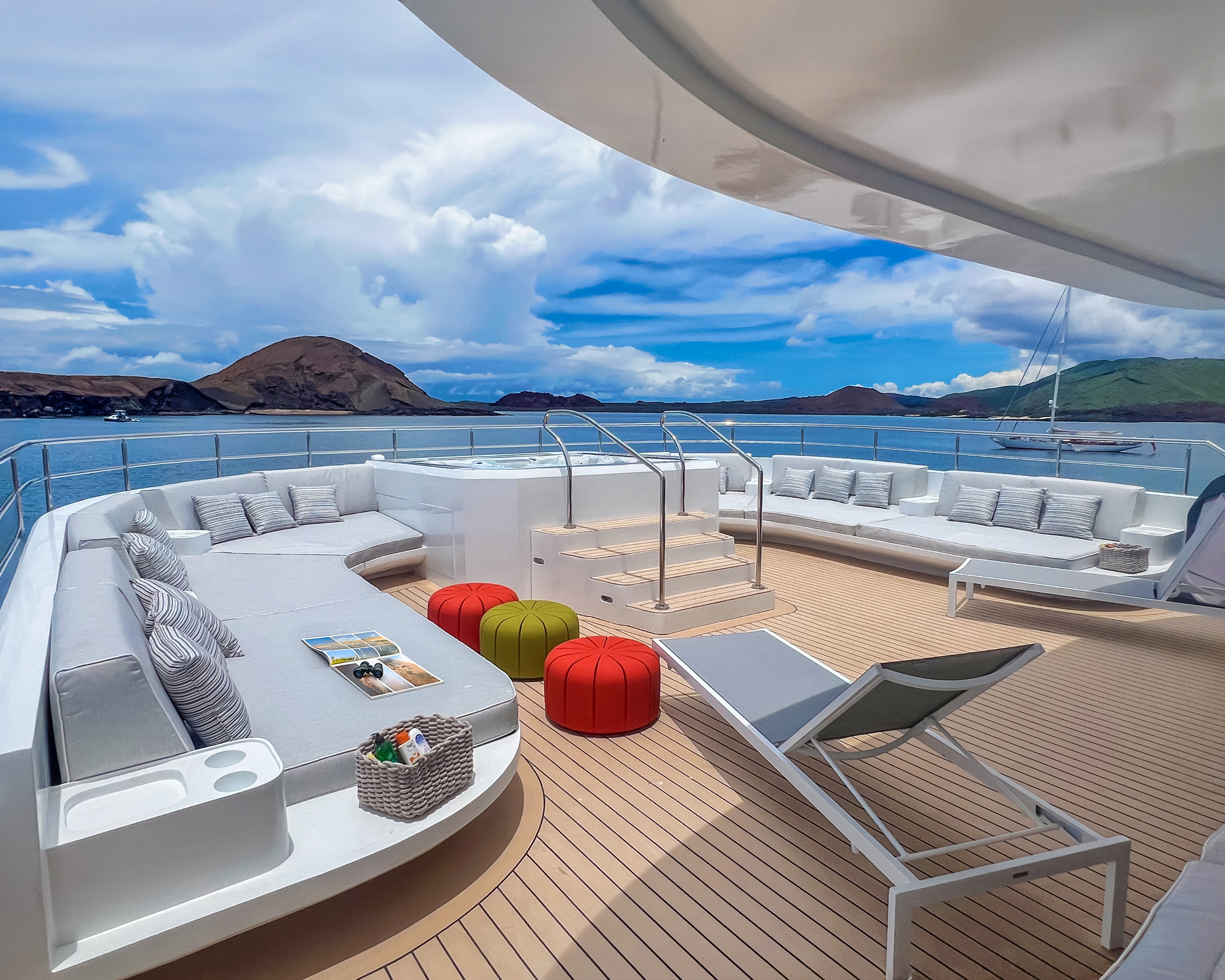 Tribute Sundeck 4 Tribute Sundeck 4