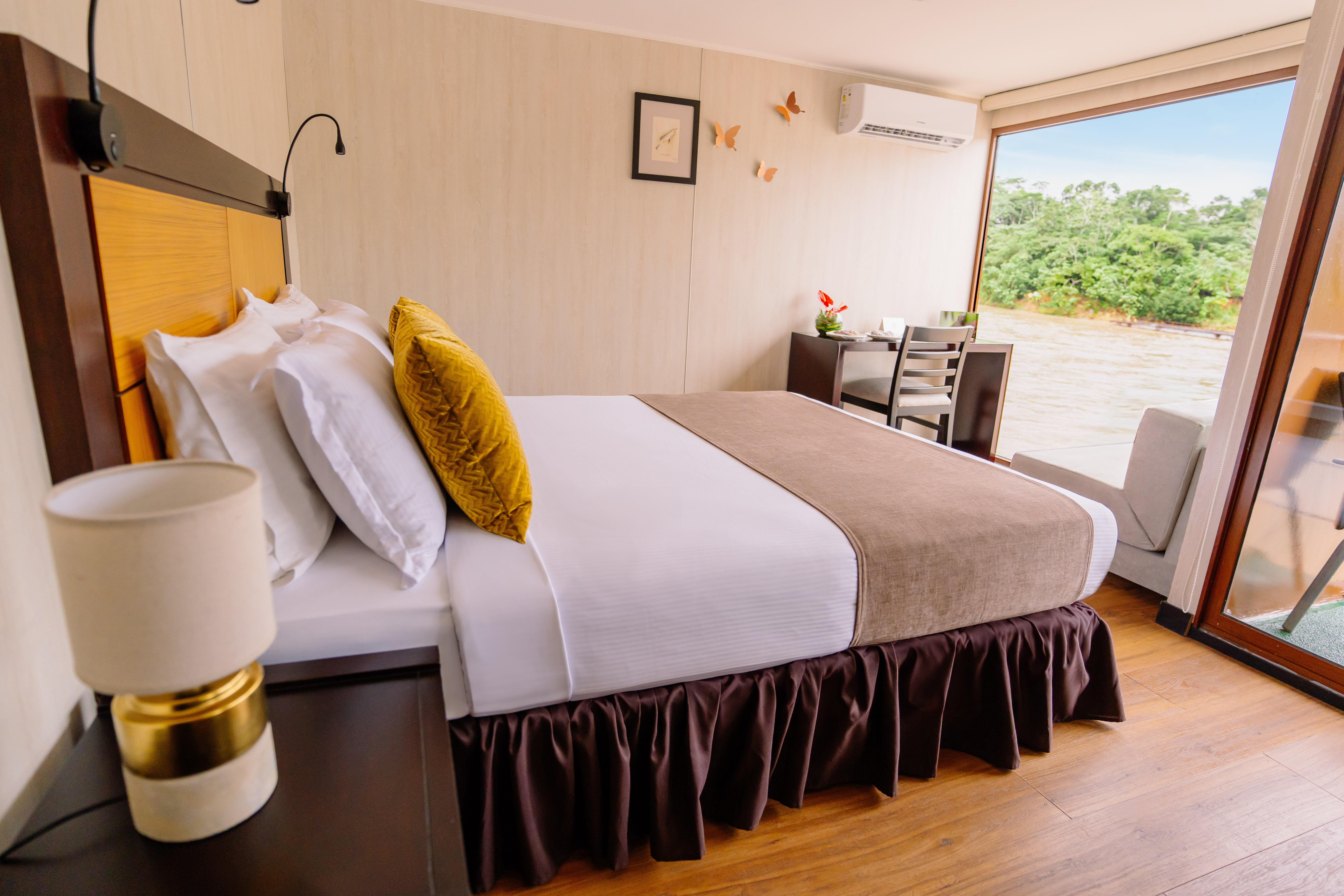 Deluxe Suite Anakonda Amazon Cruise 2 Deluxe Suite Anakonda Amazon Cruise 2