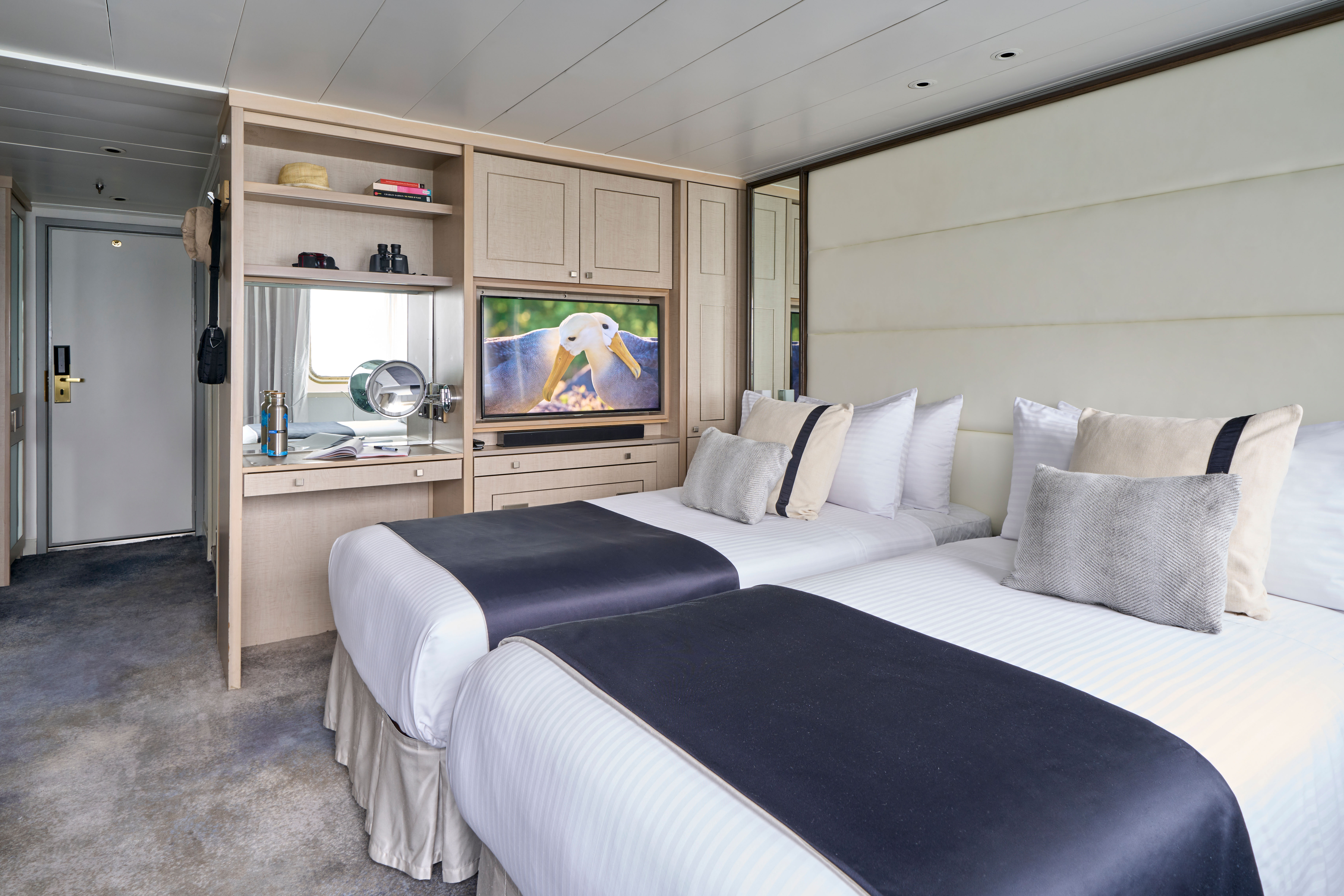 LEX Ship NG Islander II Cabin Cat SU & SO 00011