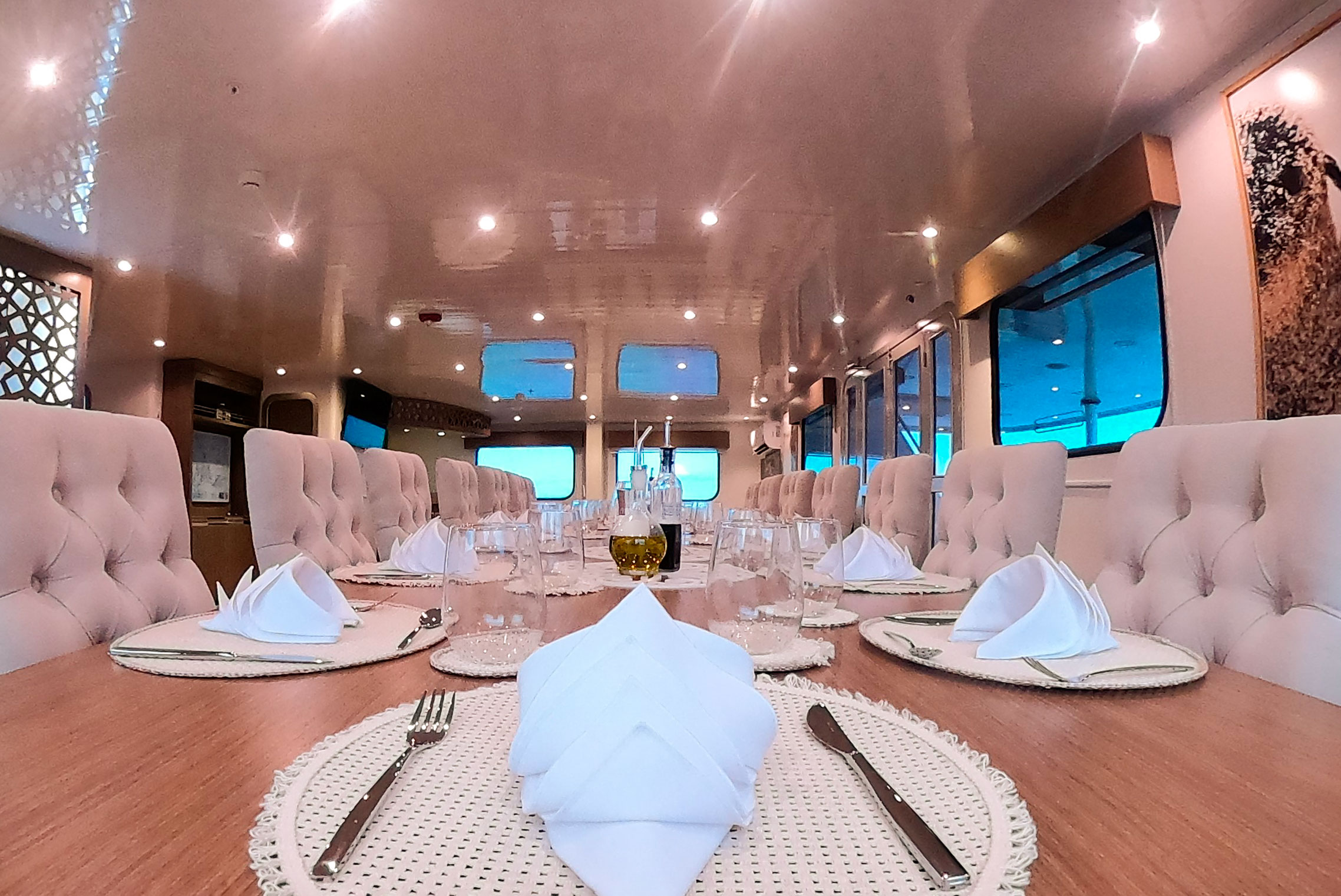 Dining Table View (1)