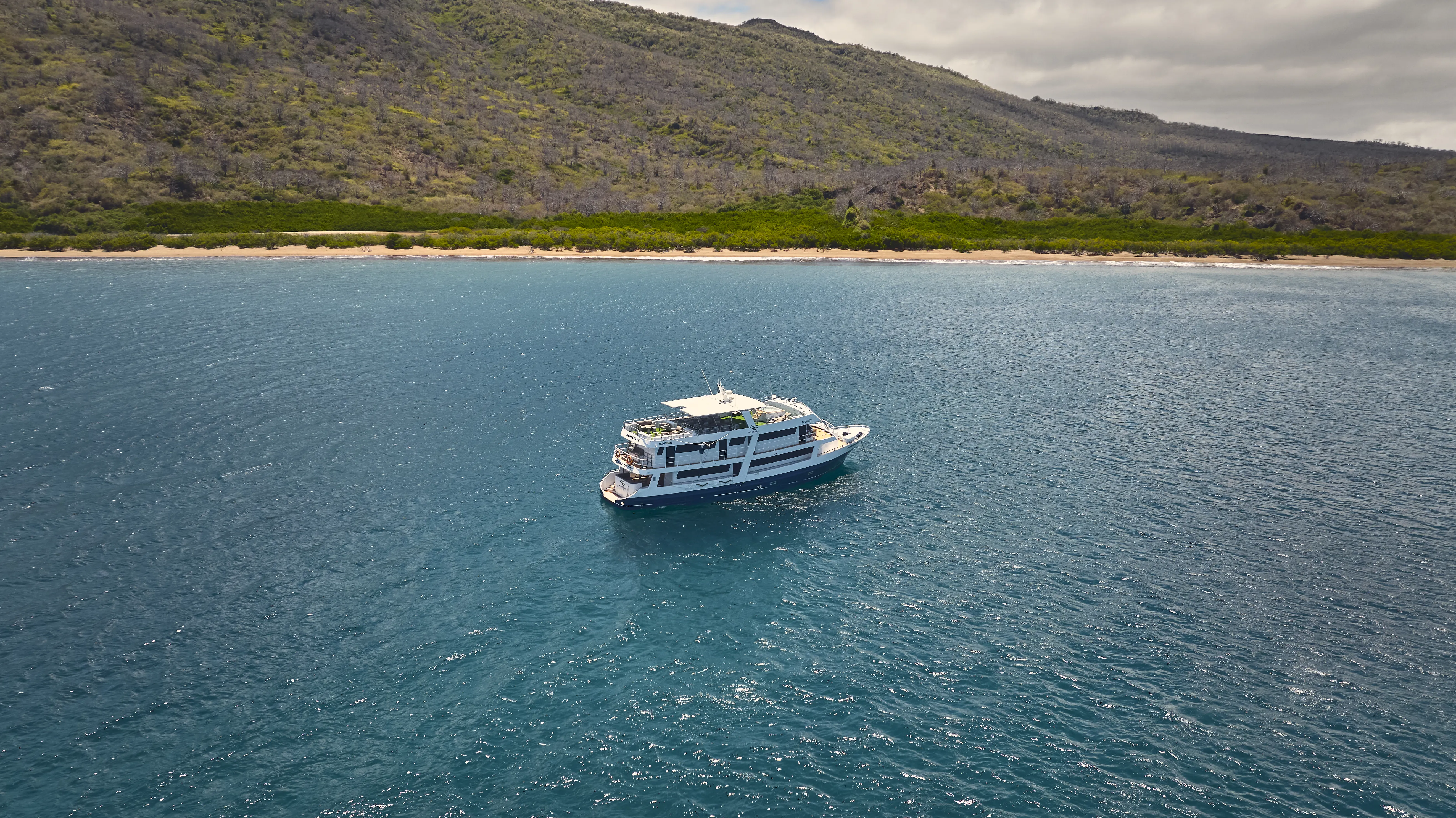Monserrat Motor Yacht Panoraics (19) Monserrat Motor Yacht Panoraics (19)