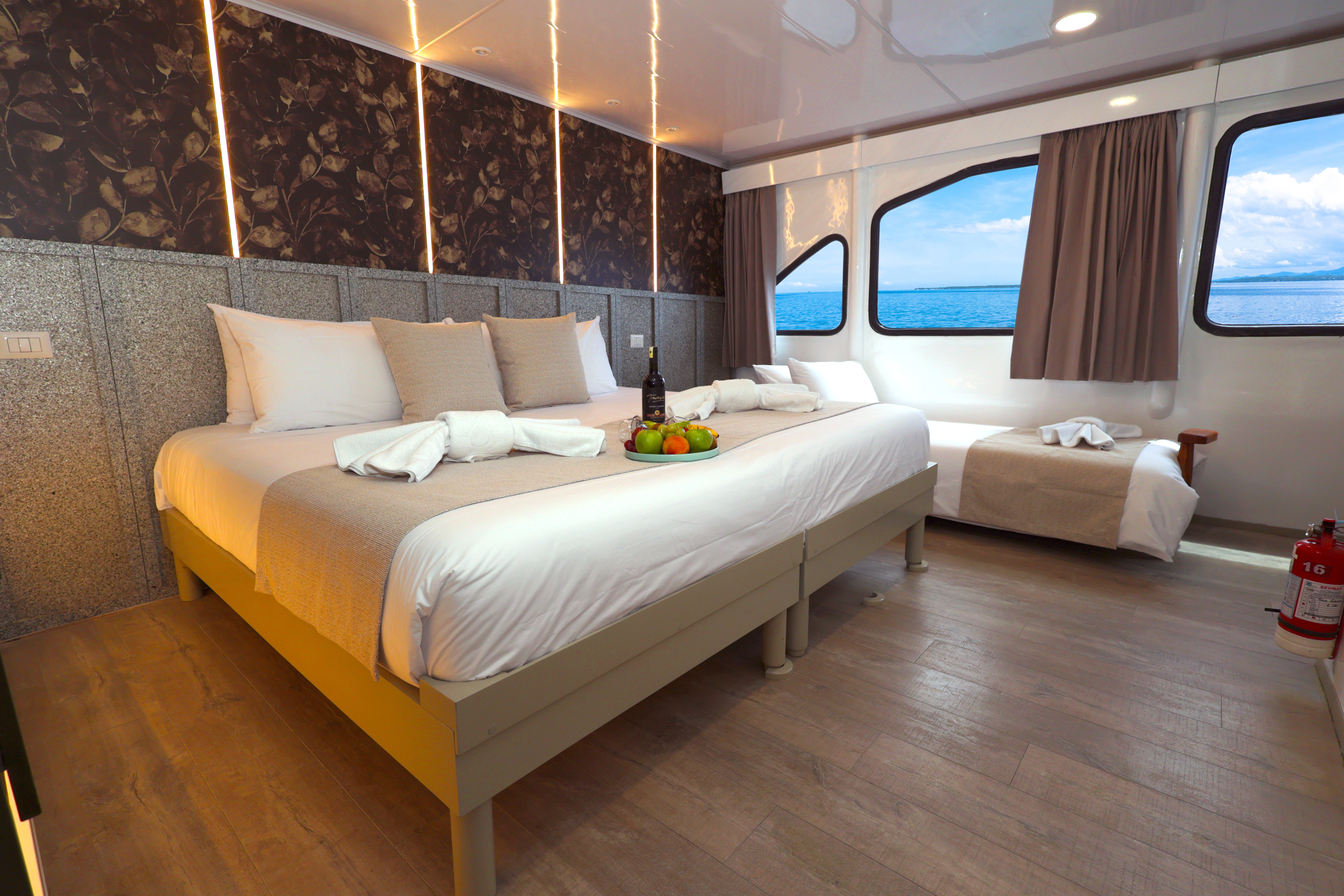 Eco Galaxy triple cabin Eco Galaxy triple cabin