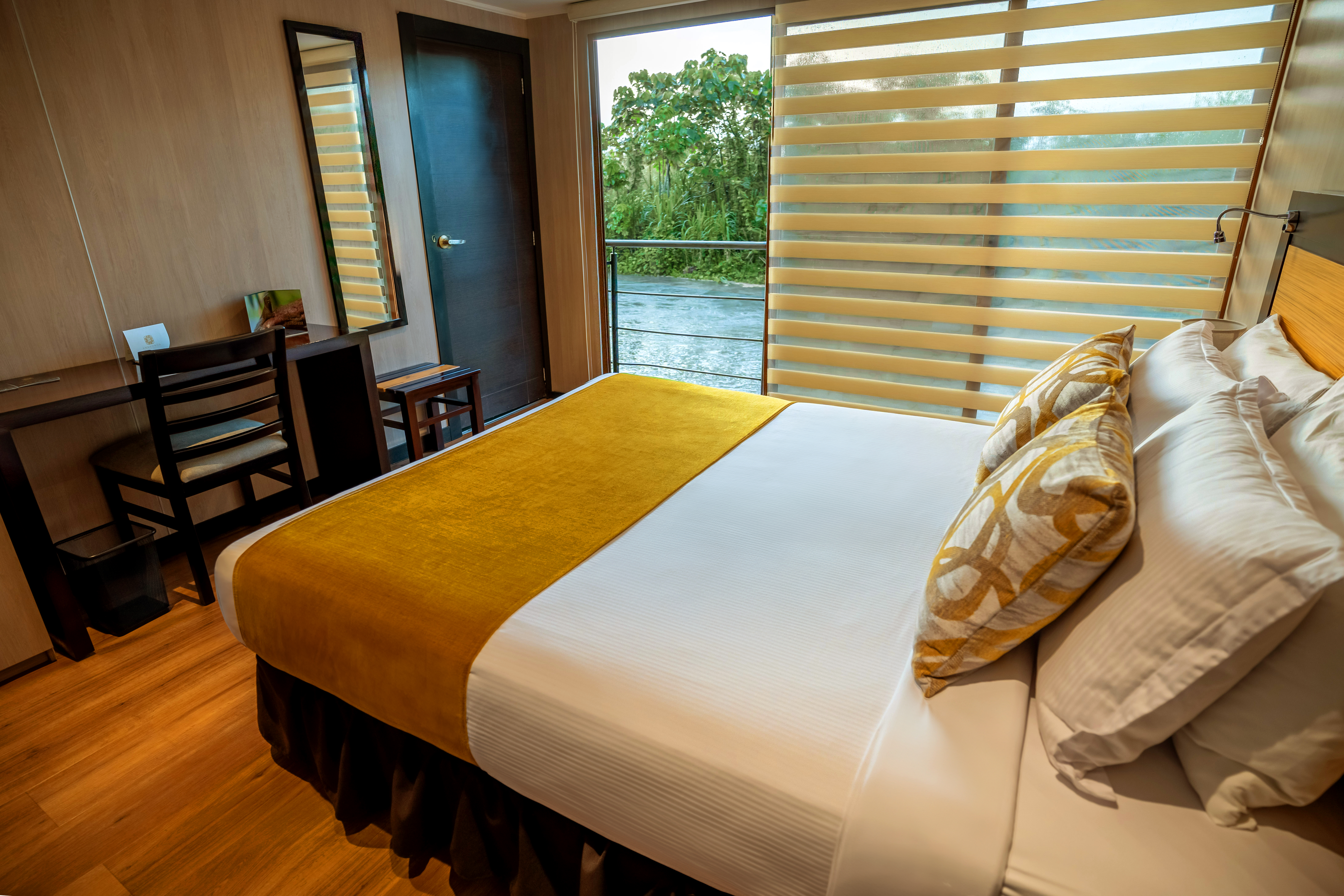 Standard Suite Queen Size Bed Anakonda Amazon Cruise 2 Standard Suite Queen Size Bed Anakonda Amazon Cruise 2