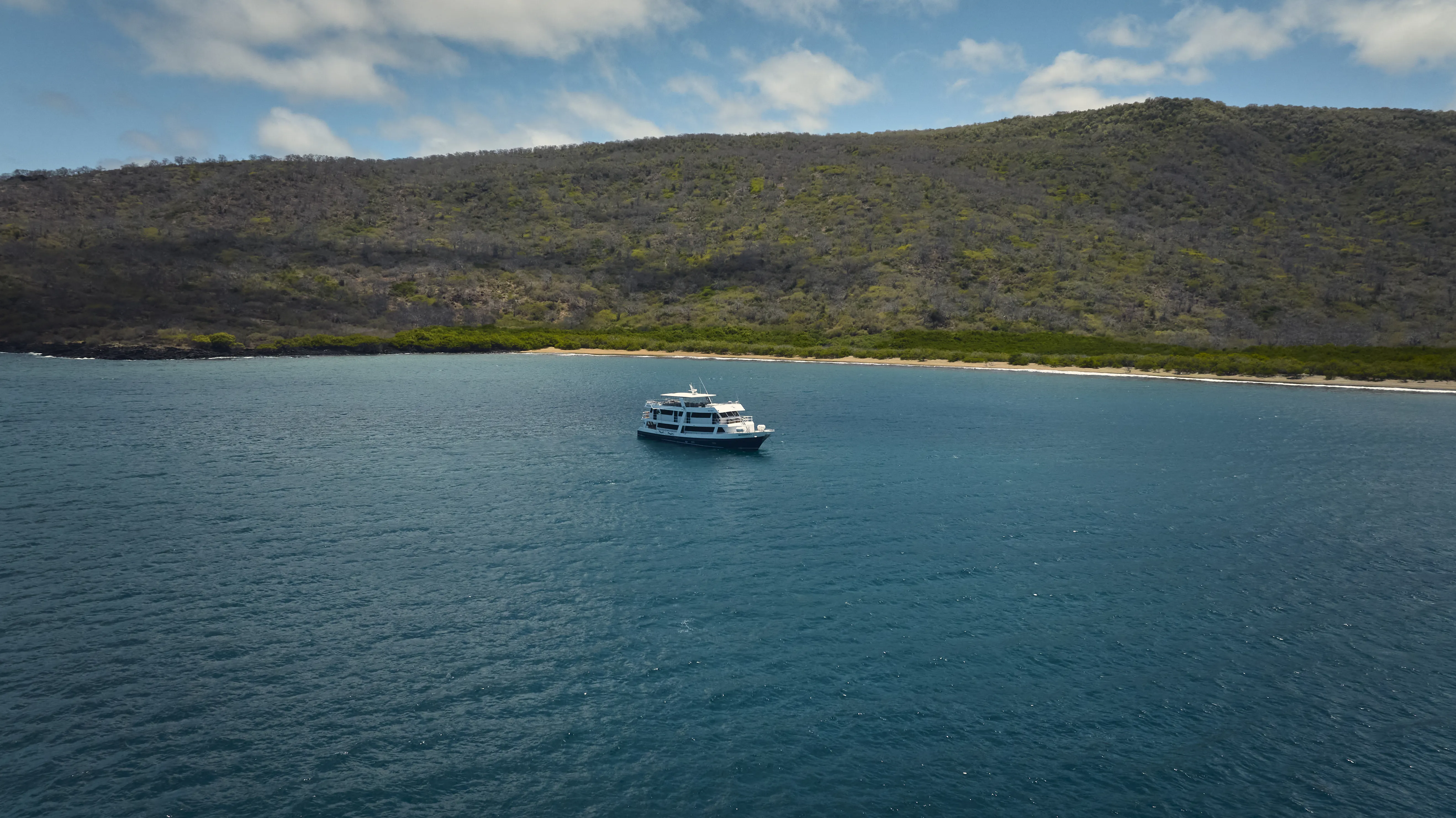 Monserrat Motor Yacht Panoraics (31) Monserrat Motor Yacht Panoraics (31)