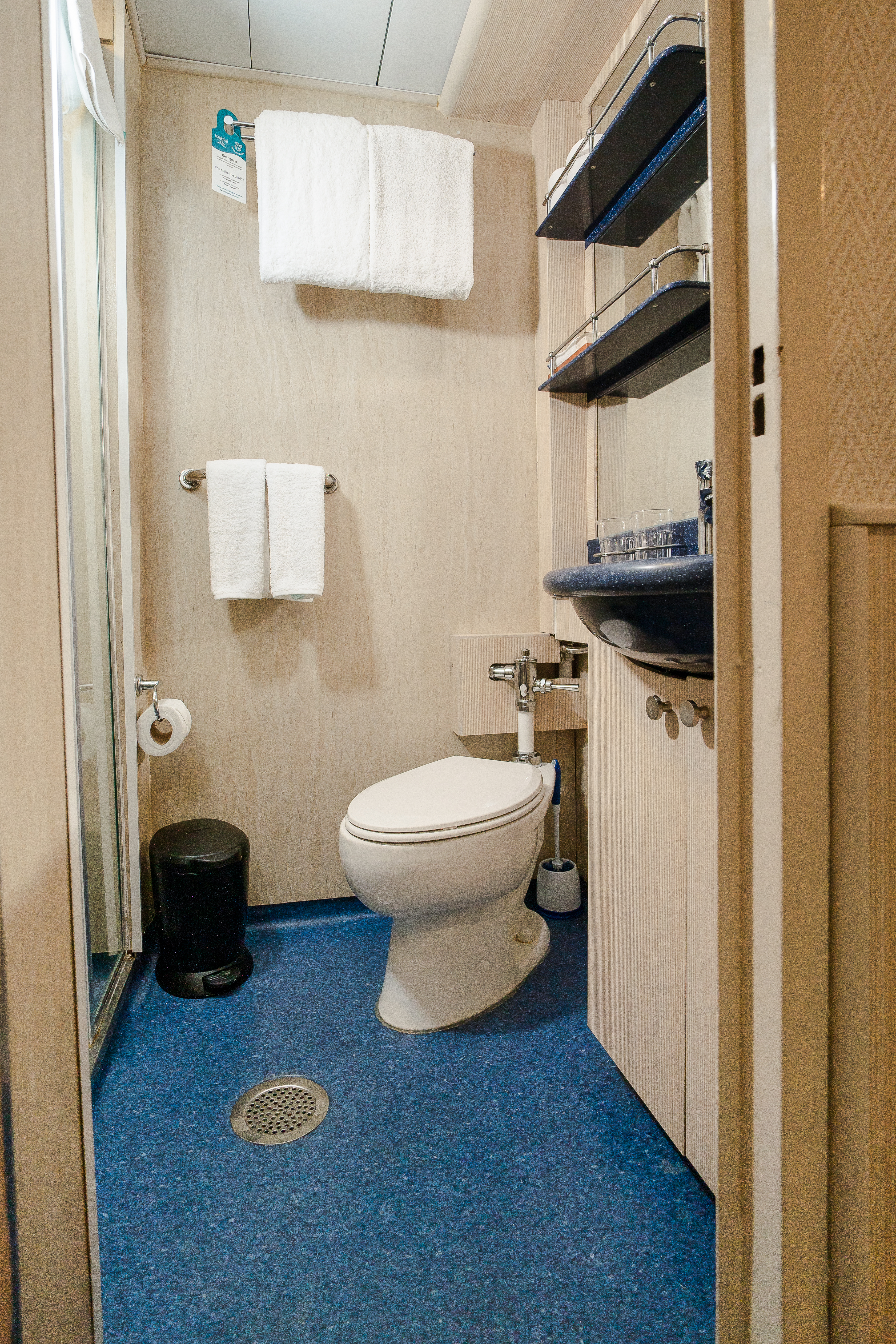 Yacht Isabela II Classic Cabin Bathroom Yacht Isabela II Classic Cabin Bathroom