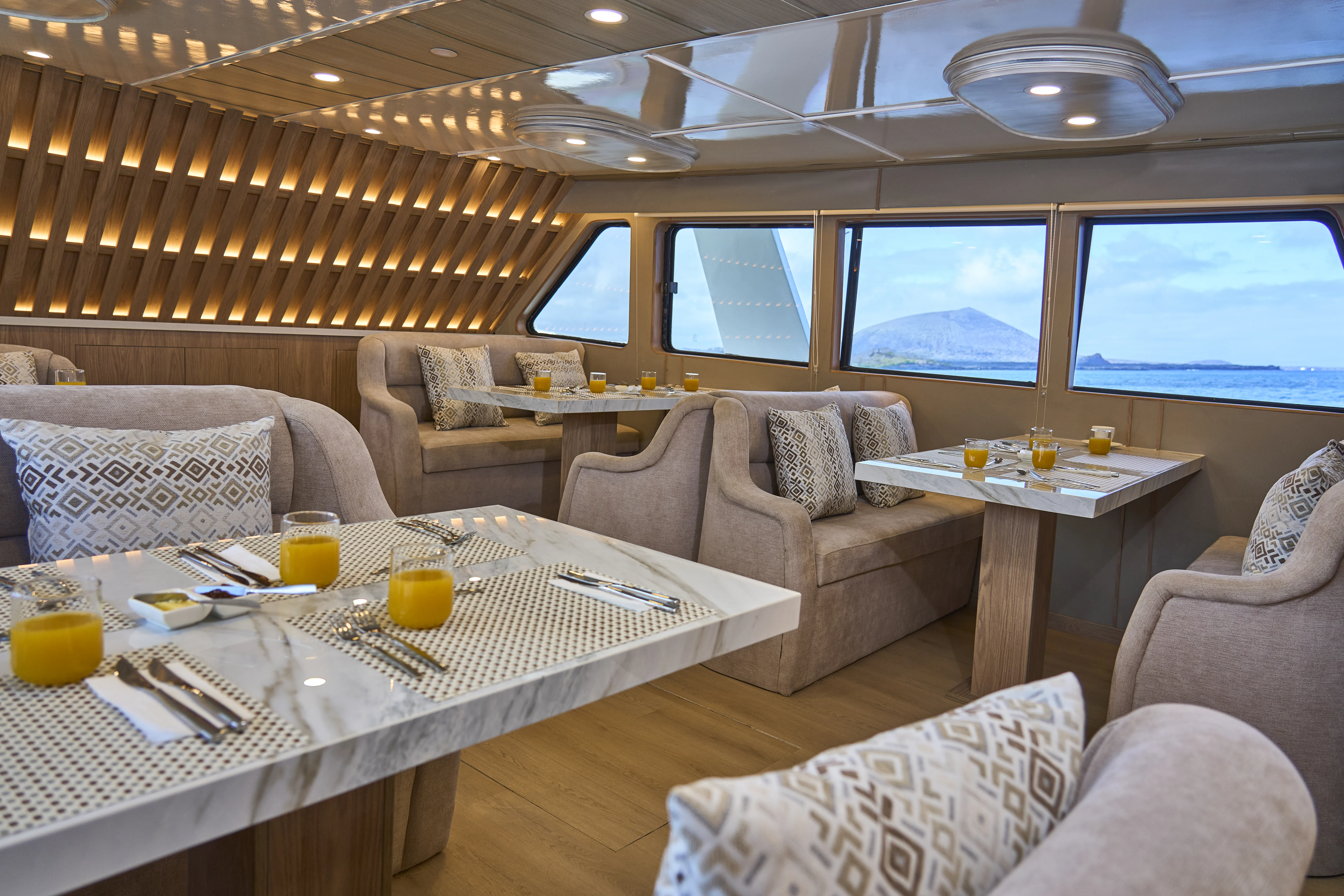 Monserrat Motor Yacht Latitude Restaurant (10) (1) Monserrat Motor Yacht Latitude Restaurant (10) (1)