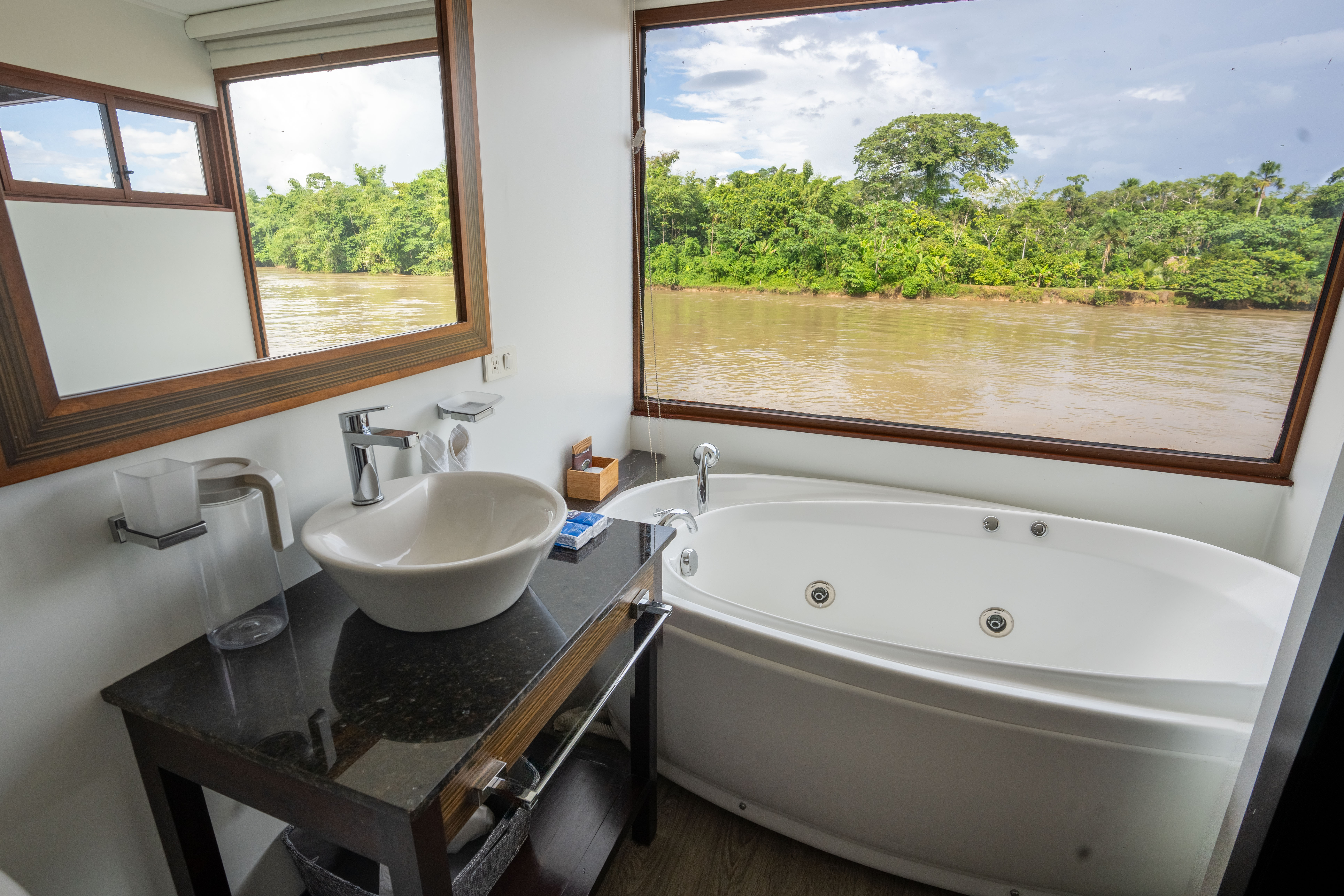 Deluxe Suite Bathdroom Anakonda Amazon Cruise 2 Deluxe Suite Bathdroom Anakonda Amazon Cruise 2