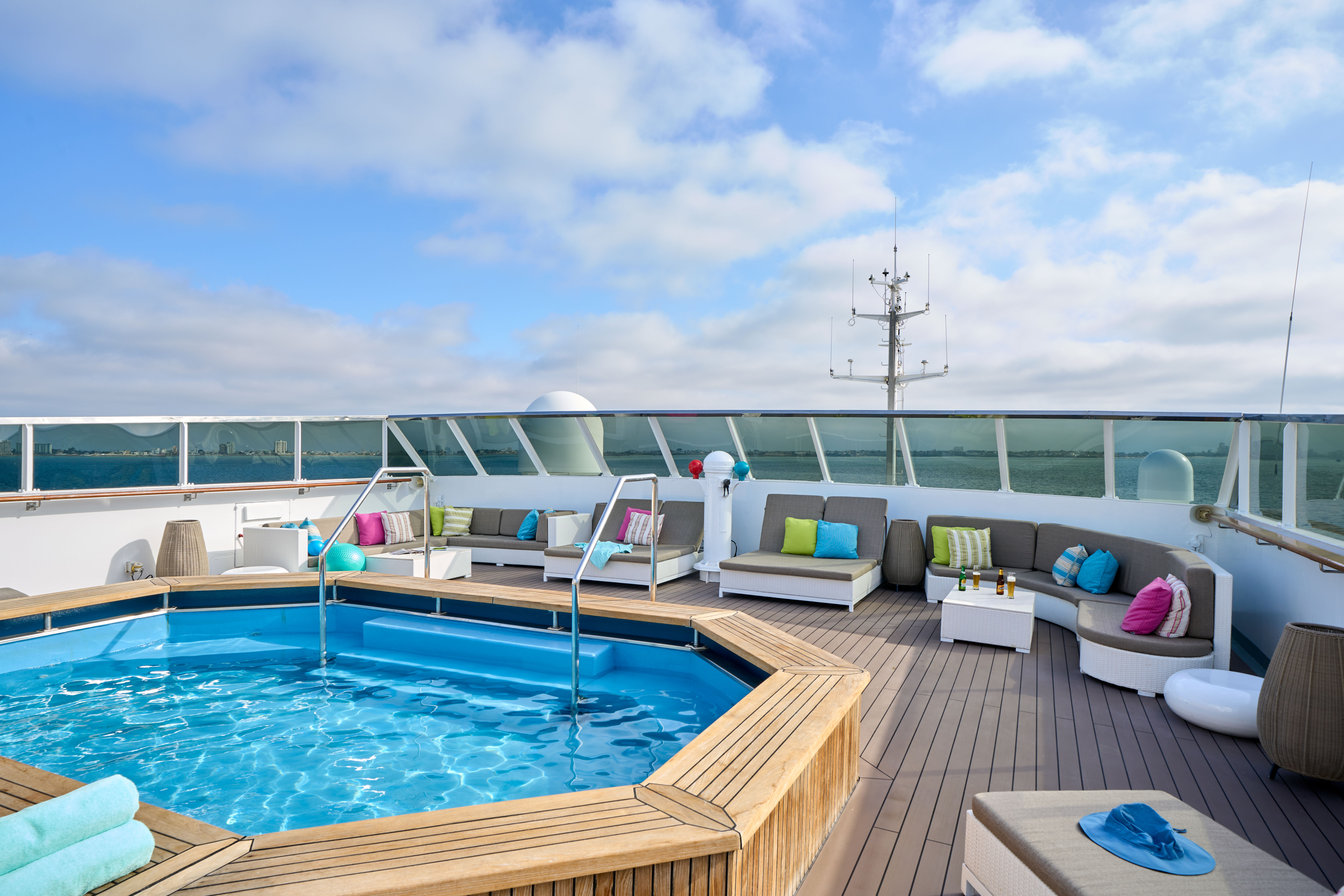 LEX Ship NG Islander II Exterior 00109