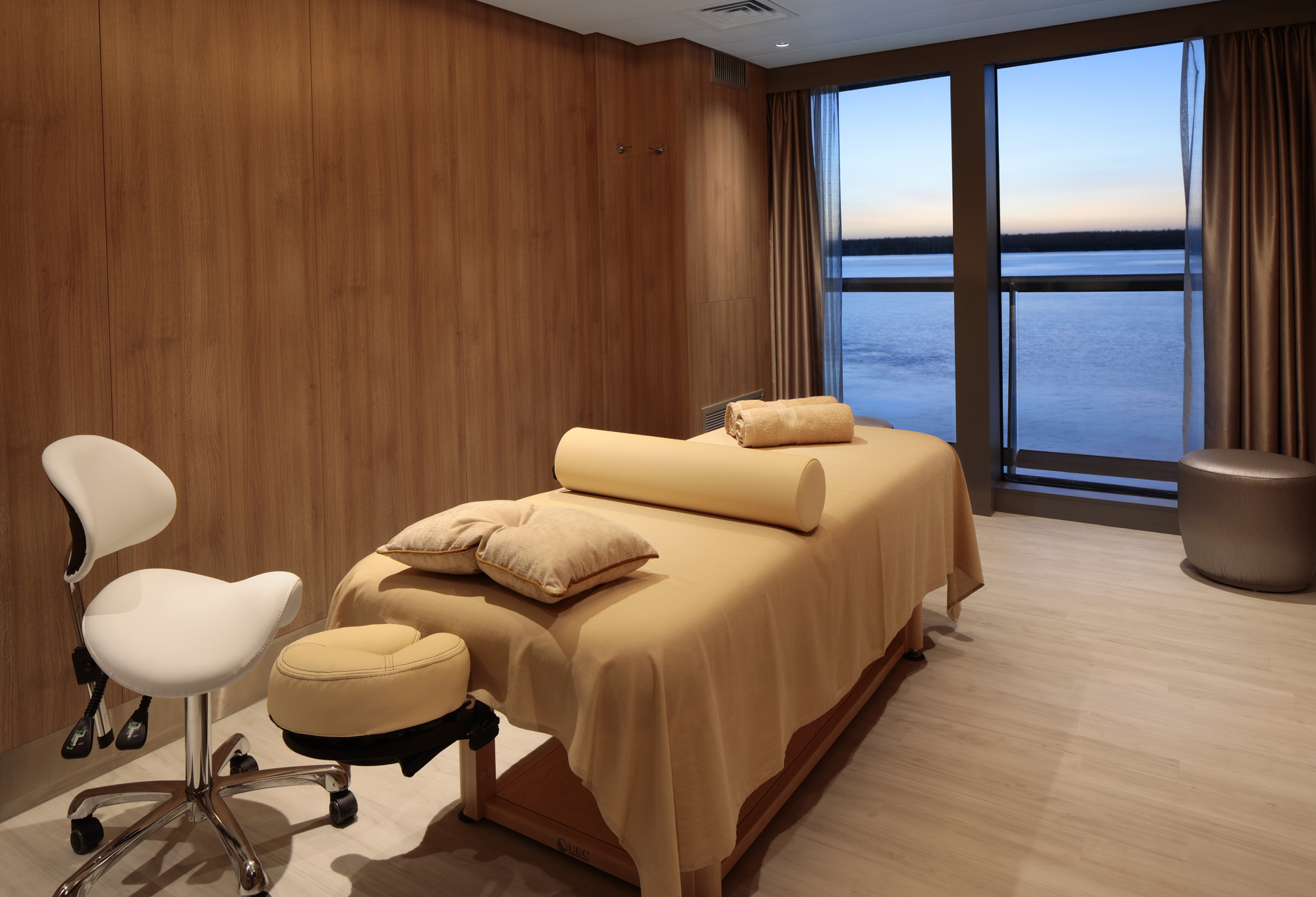 05B SUNSET LOUNGE 2809R (9)