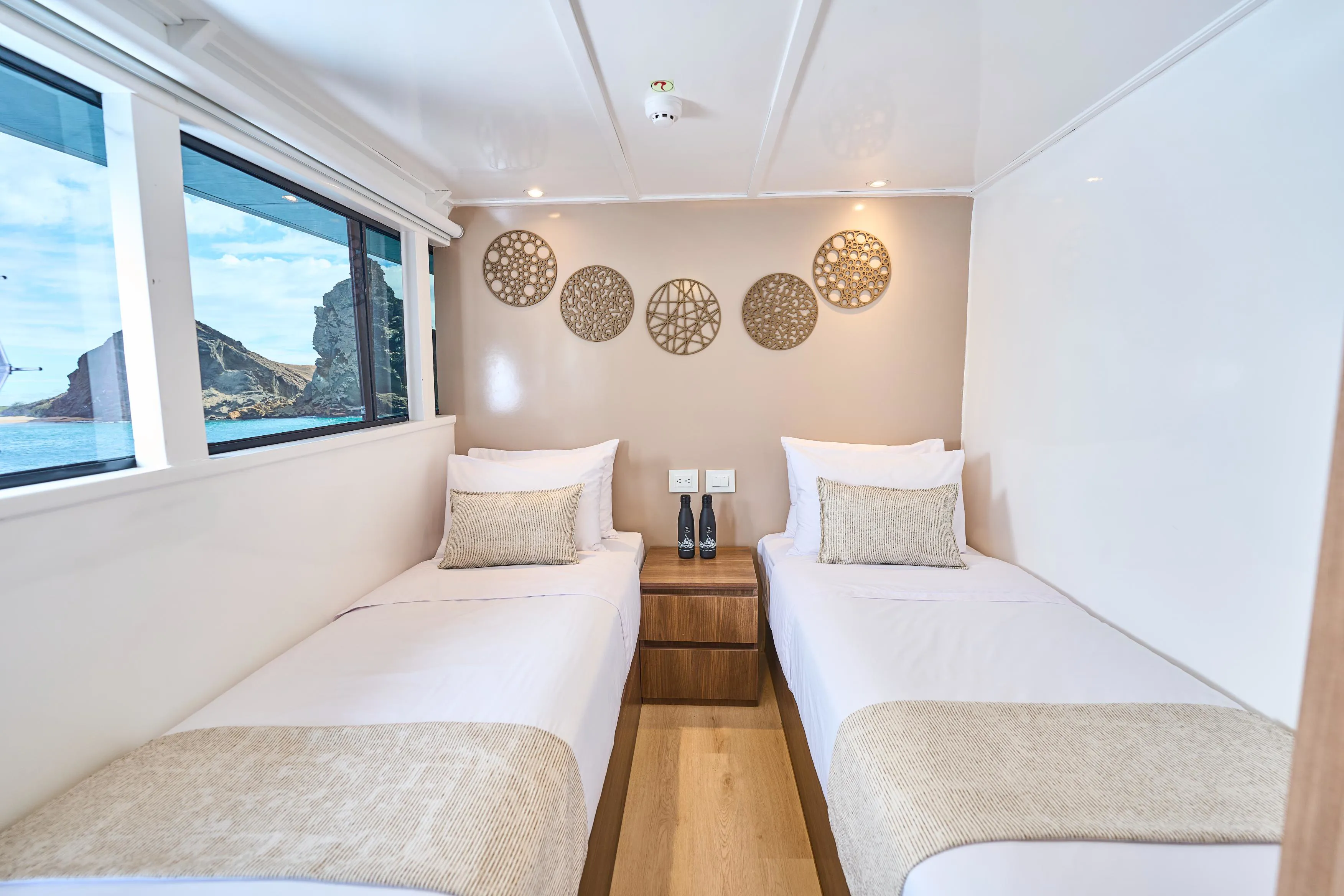 Monserrat Motor Yacht Cabins (4) Monserrat Motor Yacht Cabins (4)