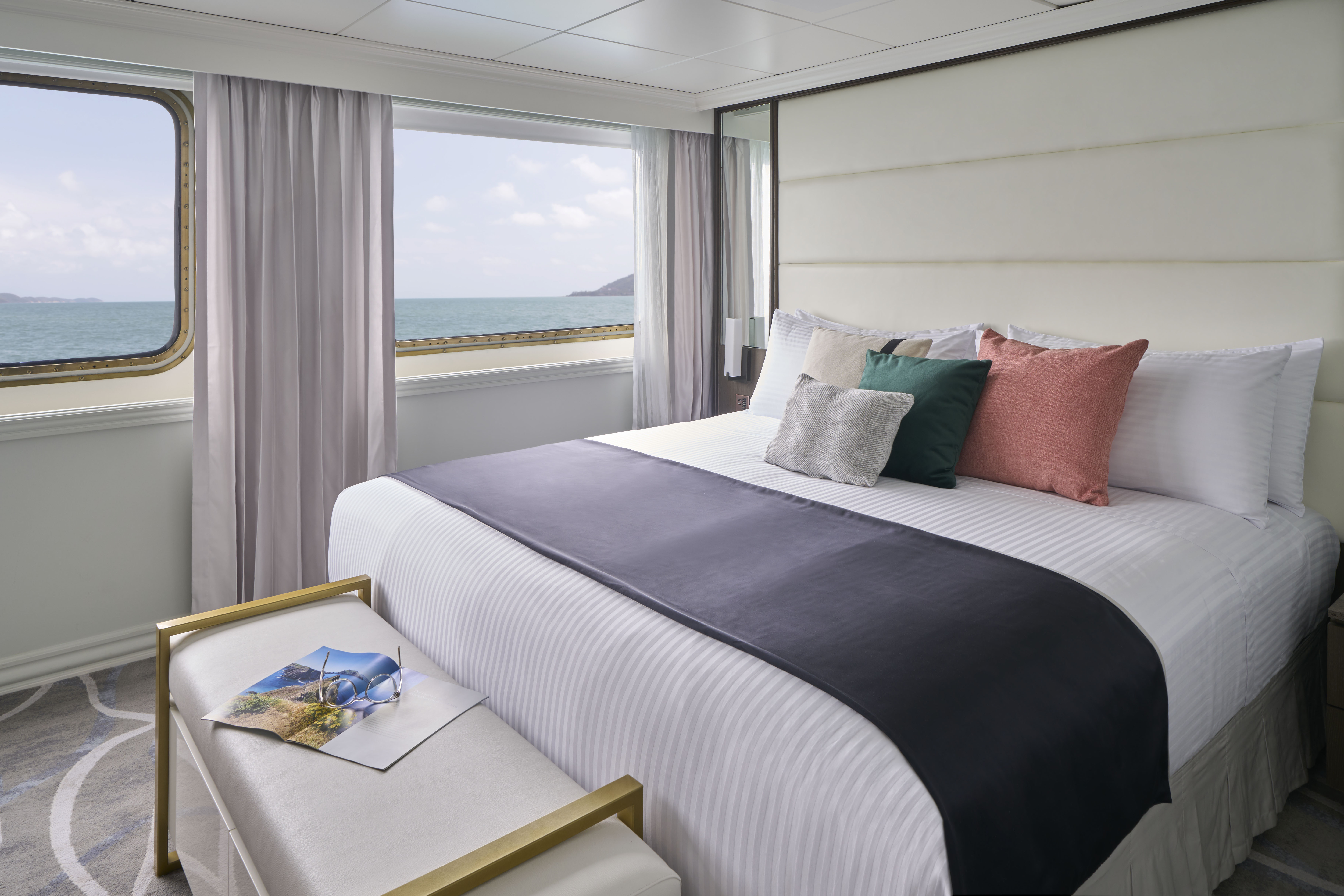 LEX Ship NG Islander II Cabin Cat IS 00017